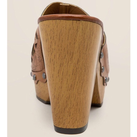 NIB Cognac Laser Cut Wooden Platform Mule Clog - Picture 4 of 7